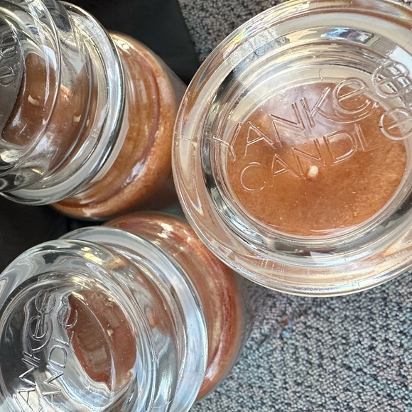 1 New Salted Caramel Yankee Candle with lid NEW - Picture 4 of 4